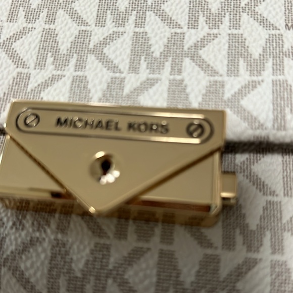 Michael Kore - Picture 2 of 9